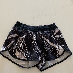 Lululemon Tracker Short III. Size 8.